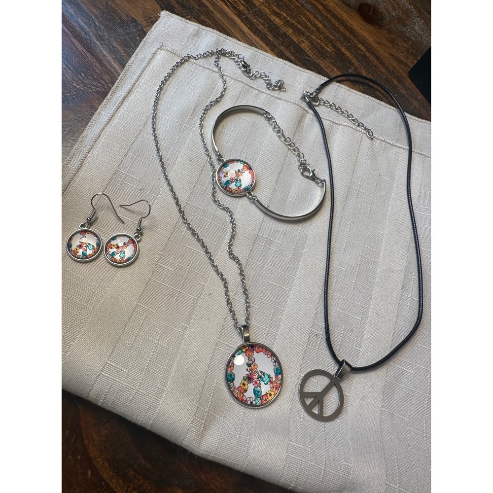 Floral Peace Sign Jewelry Set Silver Tone Necklace Bracelet Earrings 4pc Boho - Picture 1 of 9